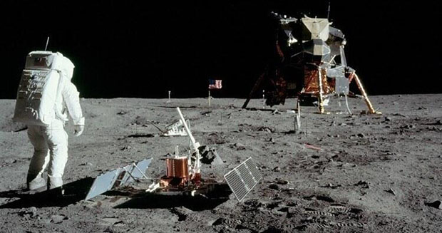 Tate Taylor rendező módosít Holdra szálláson